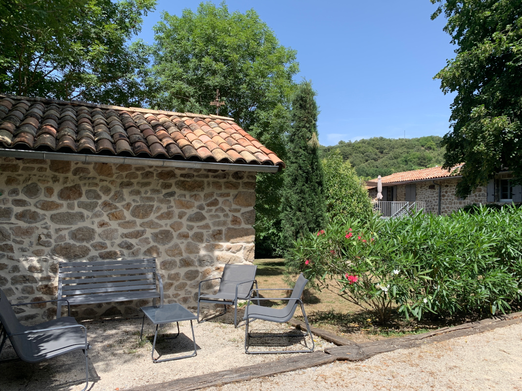 Coin détente au terrain de pétanque